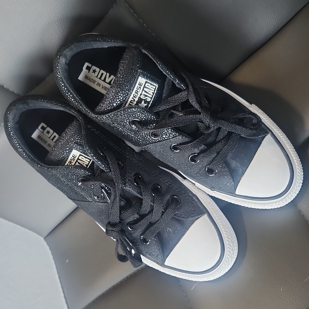 Converse all star Women's sneakers size 6 US